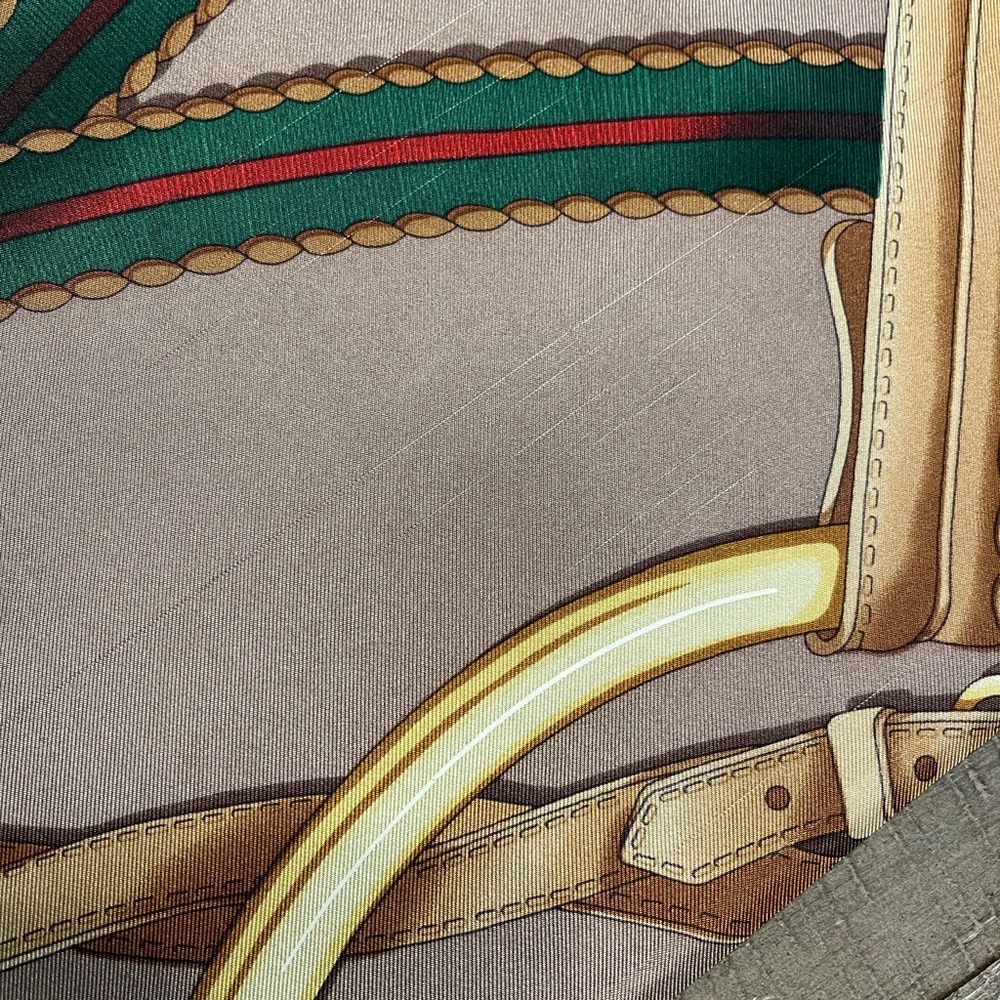 Display #3 New Gucci Scarf Iconic Silk Wrap - Picture 14 of 15